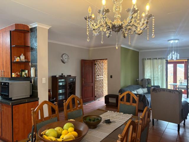 4 Bedroom Townhouse For Sale in Pinehaven
