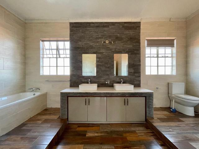 4 Bedroom Townhouse For Sale in Randhart