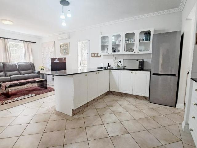 4 Bedroom Townhouse For Sale in Sterrewag