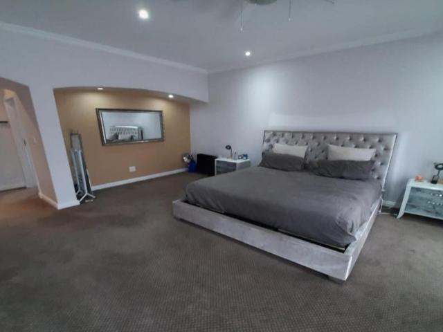 4 Bedroom Townhouse For Sale in Sunward Park