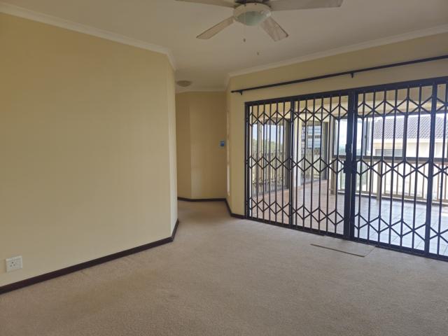 4 Bedroom Townhouse For Sale in Scottburgh Central