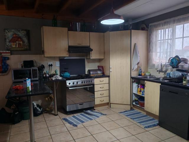 4 Bedroom Townhouse For Sale in Sonneveld