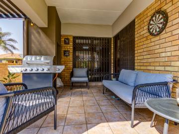 Townhouse for sale in Van Riebeeck Park - Powder room