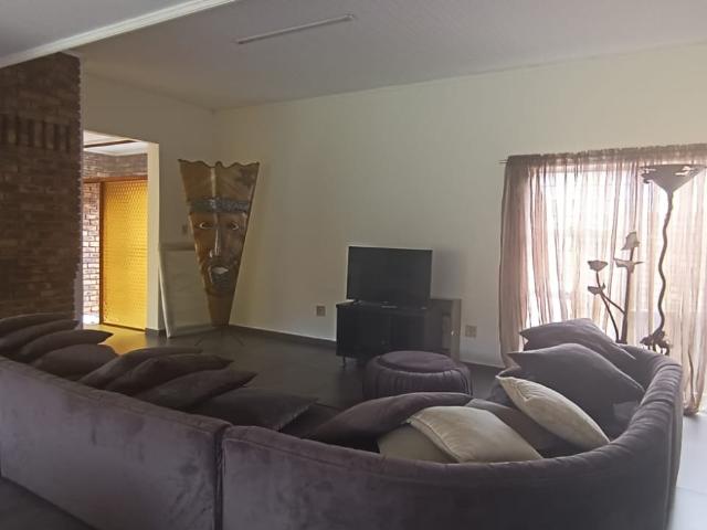 4 Bedroom Townhouse For Sale in Vanderbijlpark SW