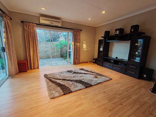 4 Bedroom Townhouse For Sale in Vanderbijlpark SW 5