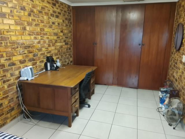 4 Bedroom Townhouse For Sale in Vanderbijlpark SE 1