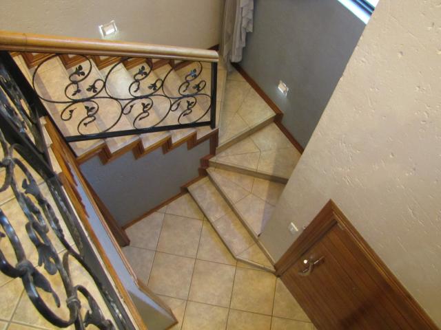 4 Bedroom Townhouse For Sale in Vanderbijlpark SE 2