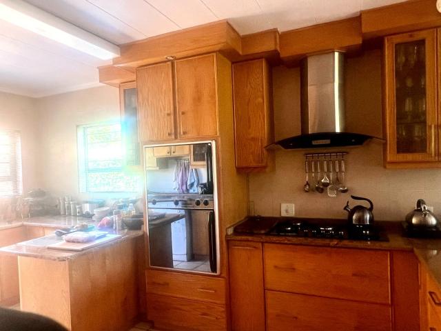 4 Bedroom Townhouse For Sale in Wilkoppies
