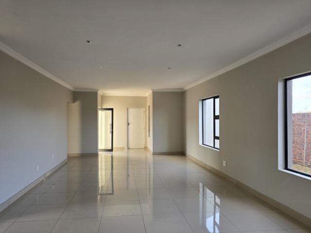 4 Bedroom Townhouse For Sale in Zambezi Manor Lifestyle Estate