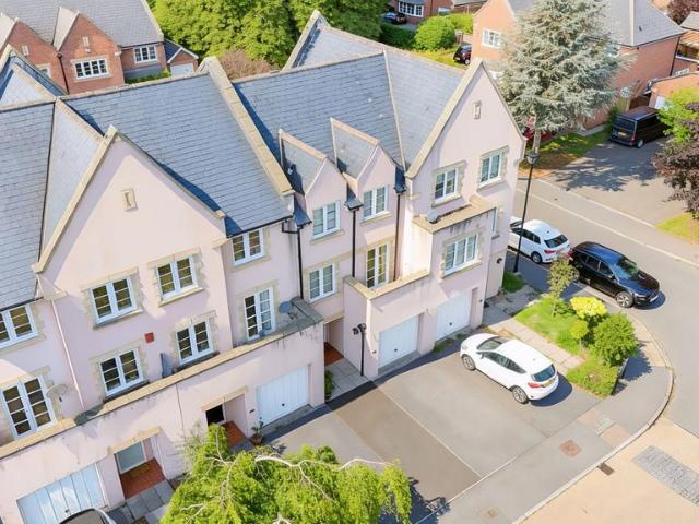 4 bedroom terraced house for sale