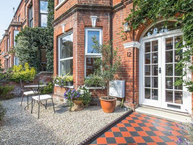4 bedroom terraced house for sale