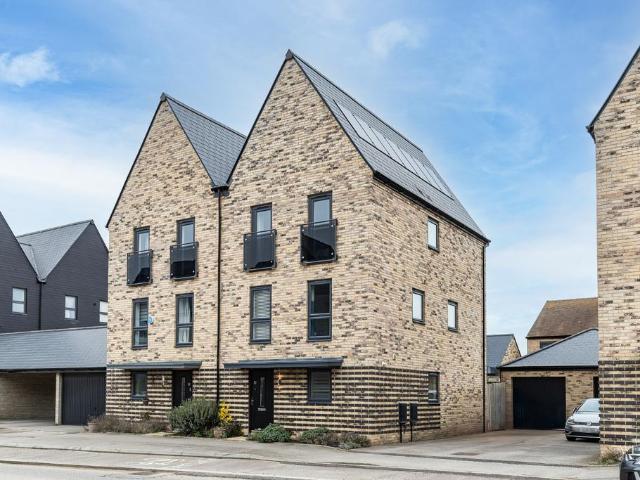 4 bedroom semi detached house for sale