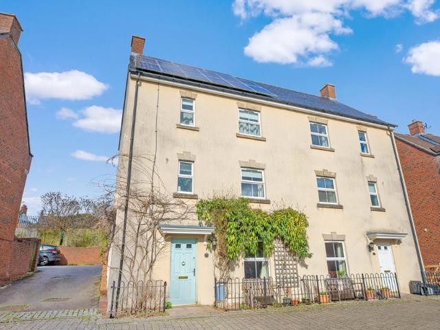 5 bedroom townhouse for sale