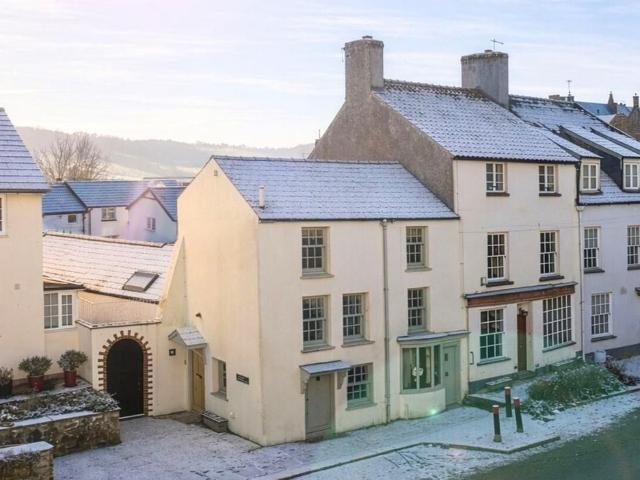4 bedroom townhouse for sale