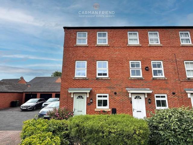 4 bedroom end of terrace house for sale