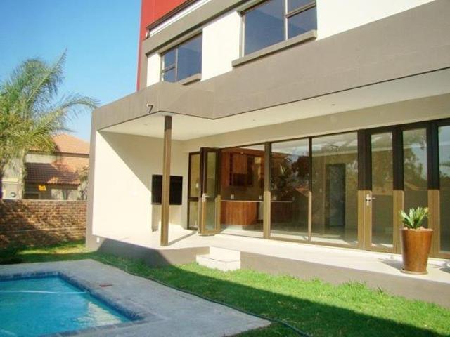 4 Bedroom Townhouse in Menlo Park