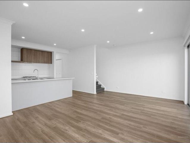 4 bedroom townhouse in Minta Estate!