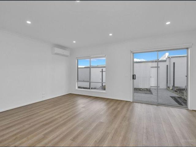 4 Bedroom Townhouse, in Berwick's perfect location!