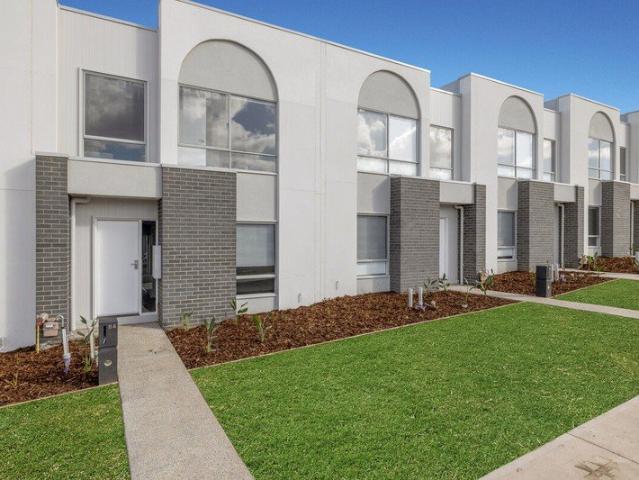 4 Bedroom Townhouse, in Berwick's perfect location!