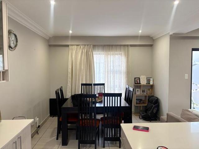 4 Bedroom Townhouse in Bloemspruit