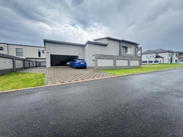 4 Bedroom Townhouse in Derdepoort