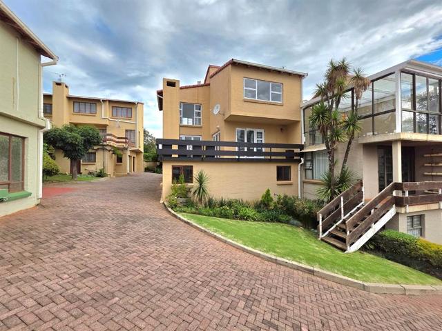 4 Bedroom Townhouse in Hospitaal Heuwel
