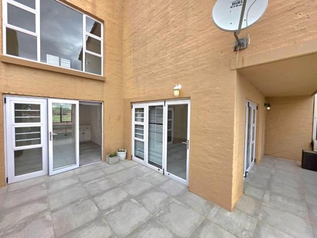 4 Bedroom Townhouse in Hospitaal Heuwel