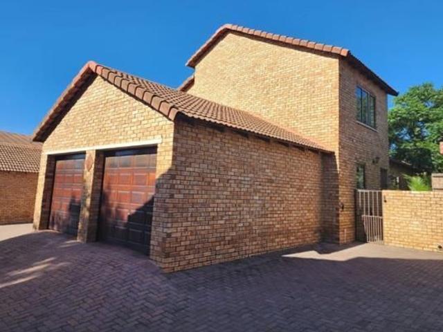 4 Bedroom Townhouse in Radiokop