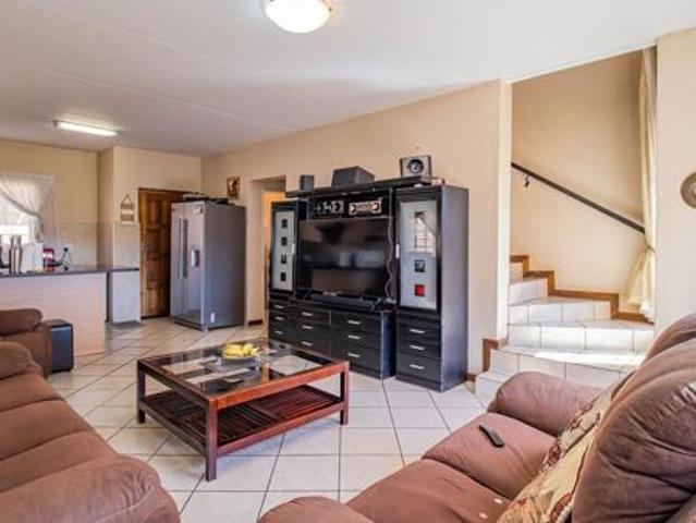 4 Bedroom Townhouse in Willowbrook