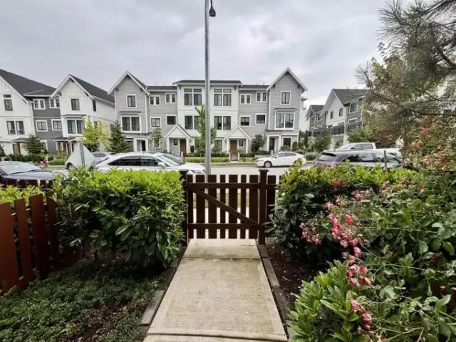 4 Bedroom Townhouse Langley BC 104711647