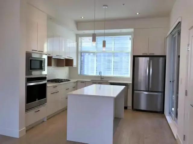 4 Bedroom Townhouse Langley BC LS105118976