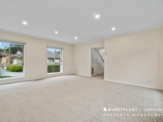 4 bedroom townhouse perfectly positioned Gardening included