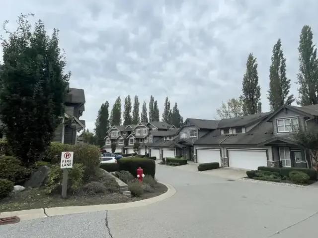 4 Bedroom Townhouse Surrey BC 104711652