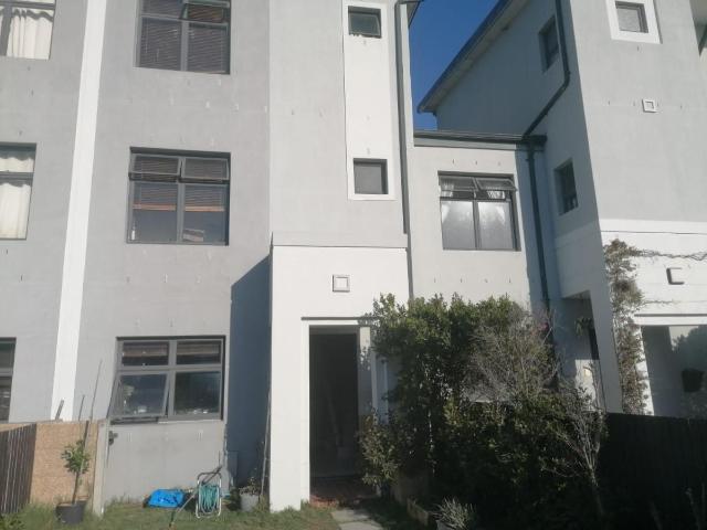 4 Bedroom townhouse sectional to rent in Muizenberg, Cape Town