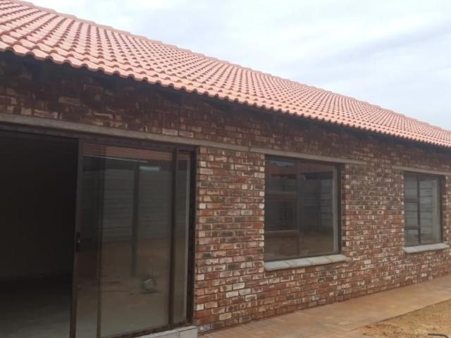 4 Bedroom townhouse sectional to rent in Flamwood, Klerksdorp