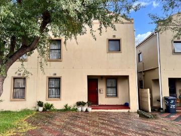 4 Bedroom Townhouse To Let in Bardale Village