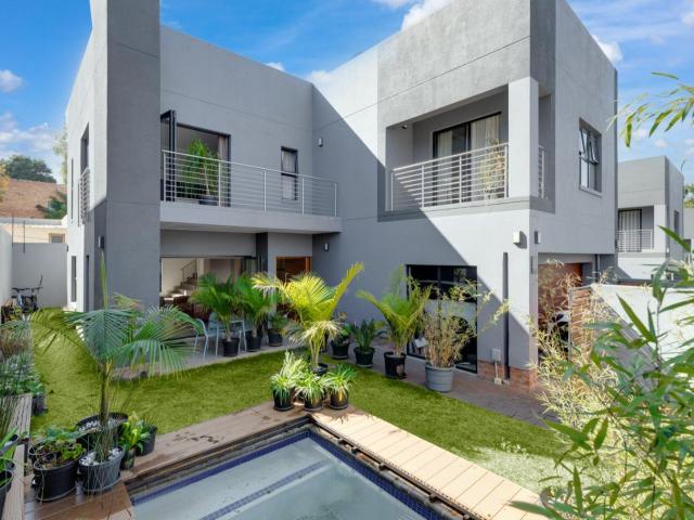 4 Bedroom Townhouse To Let in Bryanston