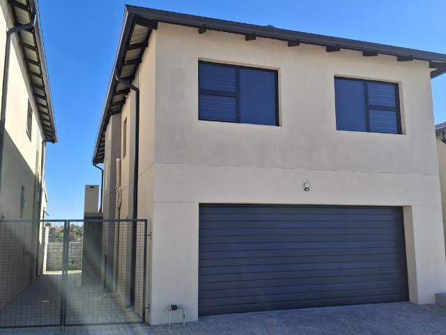 4 Bedroom Townhouse To Let in Cashan