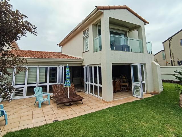 4 Bedroom Townhouse To Let in La Lucia