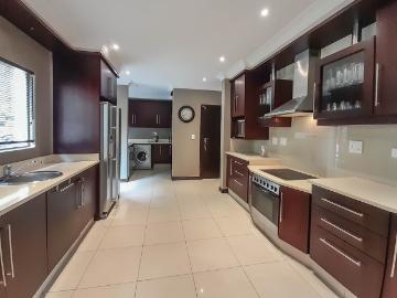 4 Bedroom Townhouse To Let in La Lucia