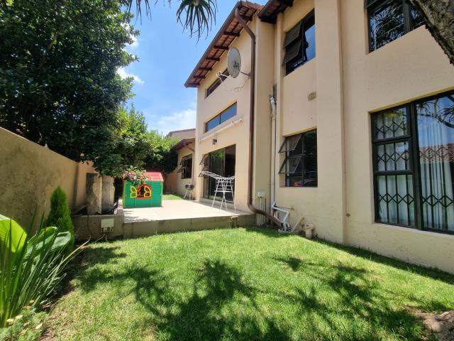 4 Bedroom Townhouse To Let in Paulshof