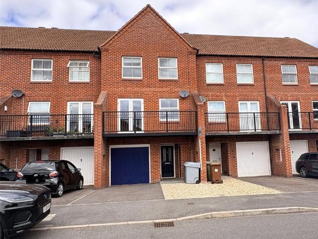 4 bedroom townhouse to rent