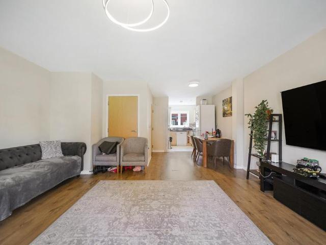 4 bedroom townhouse to rent