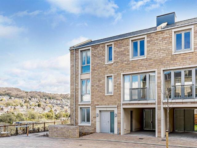 4 bedroom townhouse to rent