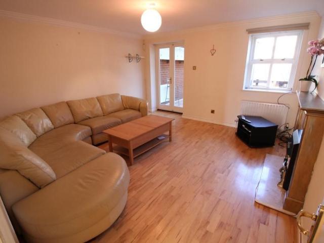 4 bedroom townhouse to rent
