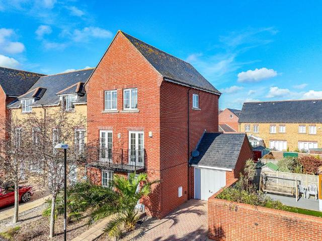 4 bedroom townhouse to rent