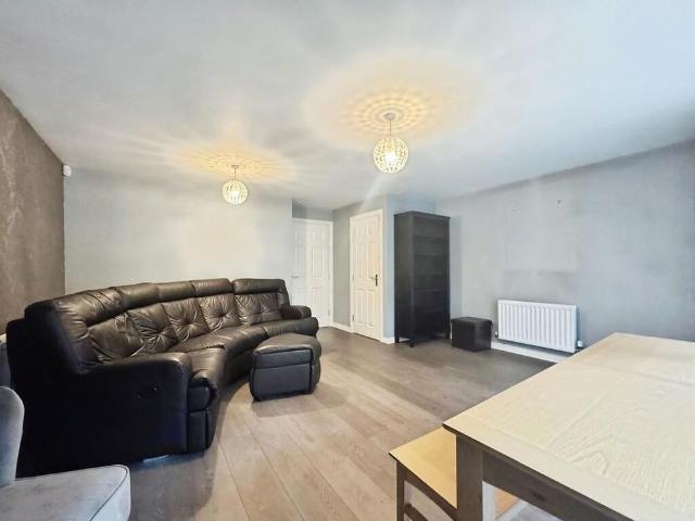4 bedroom townhouse to rent