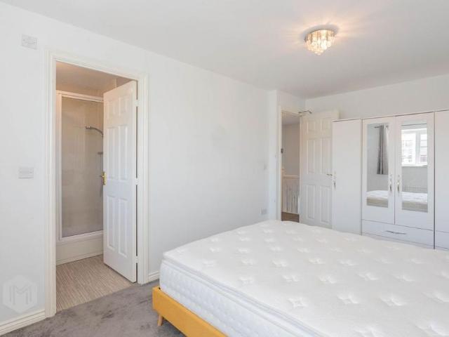 4 bedroom townhouse to rent