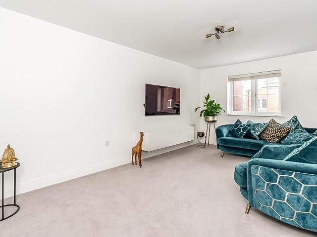 4 bedroom townhouse to rent