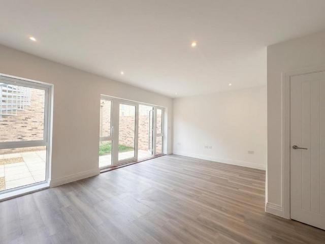 4 bedroom townhouse to rent